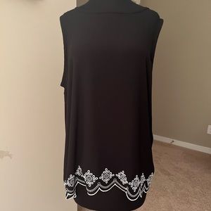 Great work top. Black tunic with white floral design at the bottom
